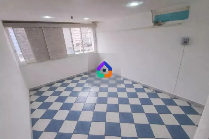 Sala comercial de 42 m², Dividida em 3 ambientes - localizada a 3 minutos do metrô Uurugua