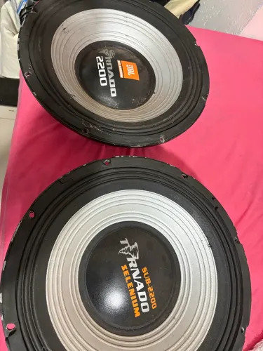 Falante Tornado 2200 15 polegadas