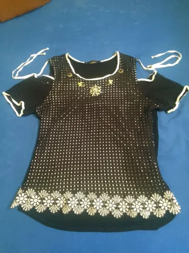 Blusa feminina com pedraria