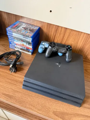 PlayStation 4 Pro 1Tb - 2 controles e 10 jogos