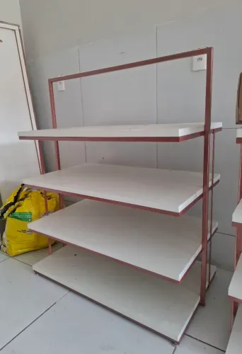 ESTANTE ILHA PARA LOJA DE COSMÉTICOS