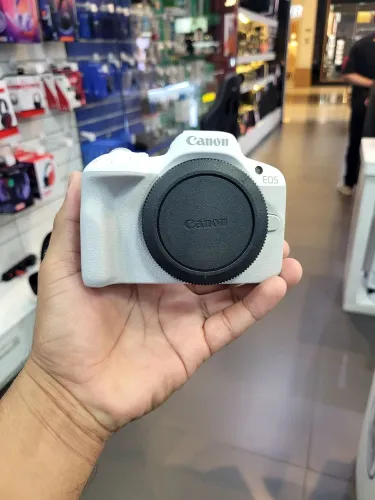 CÂMERA CANON EOS R50 BRANCA