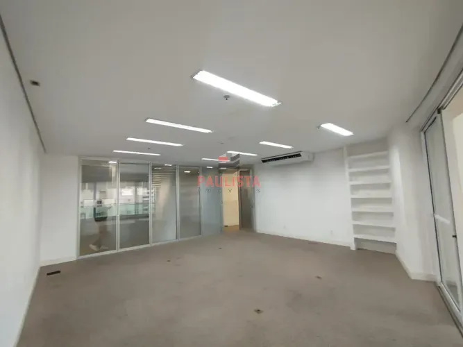 Conjunto Corporativo de Alto Padrão no Edifício Çiragan Office (166m²) A poucos passos da