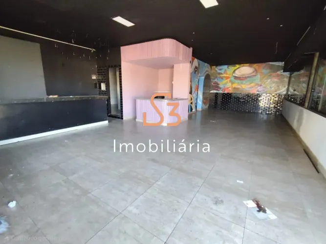Locação de loja comercial de 140m² em Nossa Senhora Aparecida, Uberlândia-MG.