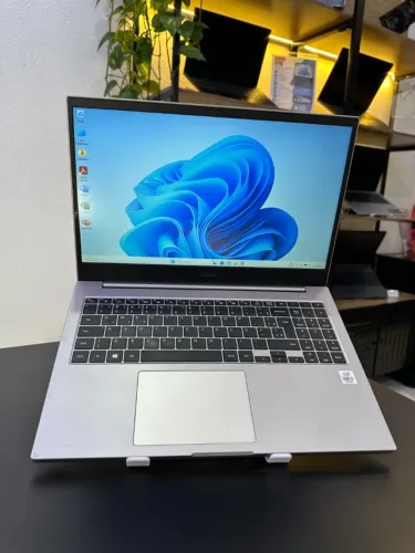Notebook Samsung Book + Core i3 de 10th + SSD M2 256GB + 8GB DDR4 + Tela FullHD