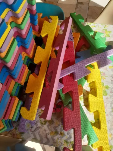 Vendo lote com 30 placas de tatame EVA, tamanho 50 x 50 cm cada.