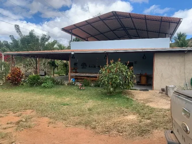Chácara com 5.400 mts com 2 casas pomar de frutas galinheiro piscina e área gourmet