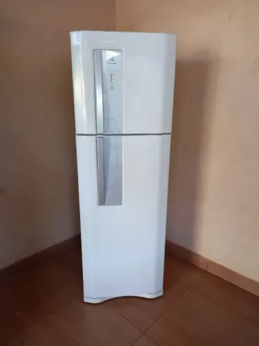 Vendo Geladeira Eletrolux FROOSFREE Df42