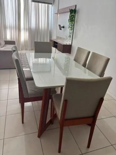 Mesa de jantar com 6 cadeiras