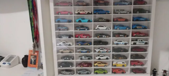 190 hot Wheels mais os expositores,tudo em ótimo estado