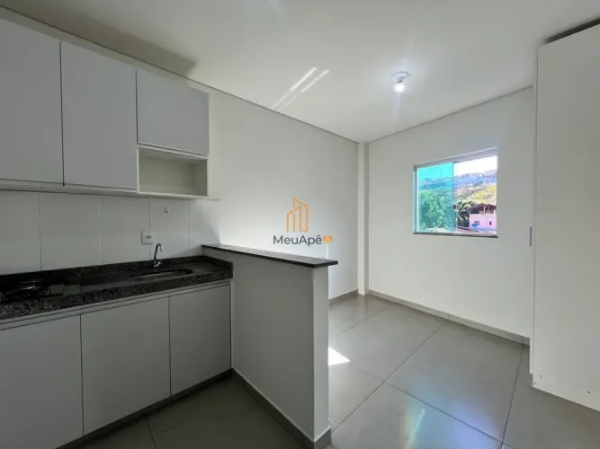 ATENÇÃO KITNET COM 19M²! Água, Luz e Condomínio incluso!