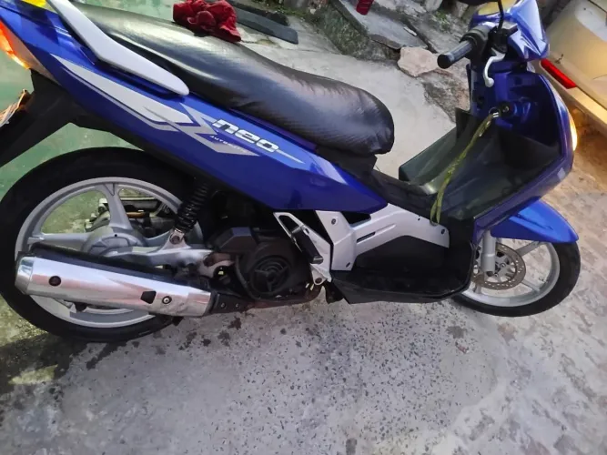 Moto Yamaha toda boa no precinho.