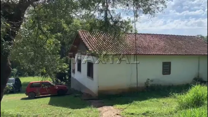 Sítio á venda em Ibiúna 4.9 alqueires. Com casa e uma área de muita natureza.