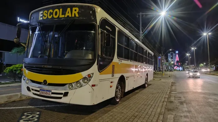 Vendo ônibus urbano 2010