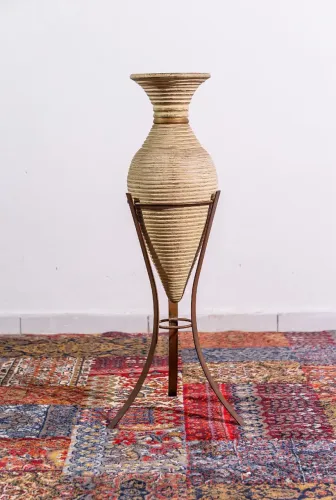 Vaso Decorativo Grande com Pedestal de Metal - Estilo Rústico