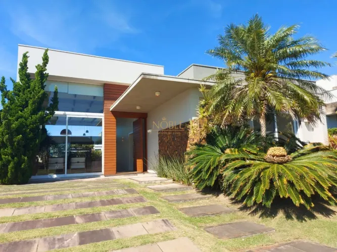 Casa térrea com 3 suítes em condomínio fechado (Ocean Side) - Torres/RS