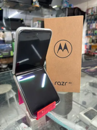 MOTO RAZR 40