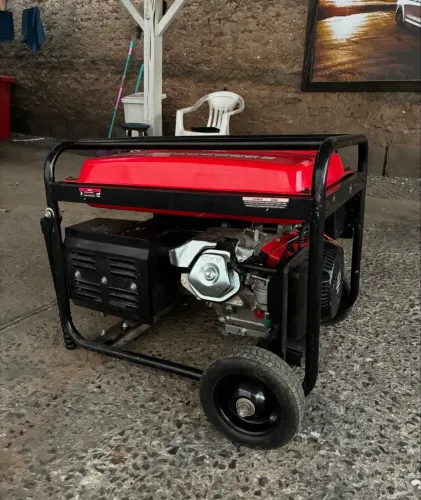 Gerador Toyama TG8000CXER Pouco Uso + Bateria 12A