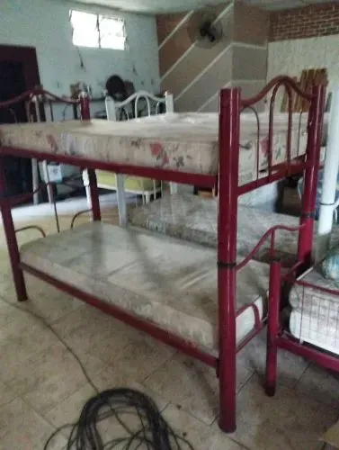 Vendo beliche de ferro vermelho bordo anos 90 em ótimo estado.