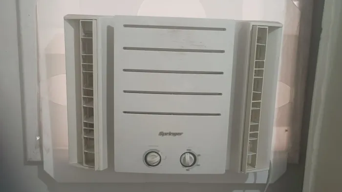 Ar condicionado 7500 BTUs Springer em Excelente estado de conservação