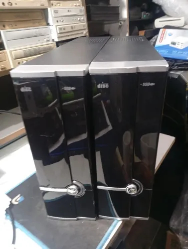 Gabinete PC mini com fonte 