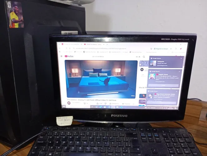 Vende com mesa funcionando perfeitamente 900 parcela no cartão até 5x sem juros