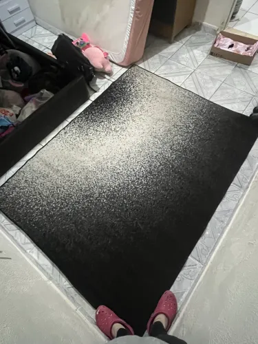 Tapete Preto e Branco Pontilhado