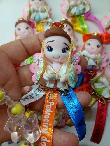 Imãs de geladeira Nossa Senhora de Nazaré em Biscuit.