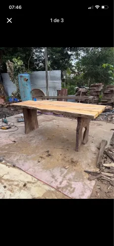 Mesa rústica em madeira de lei