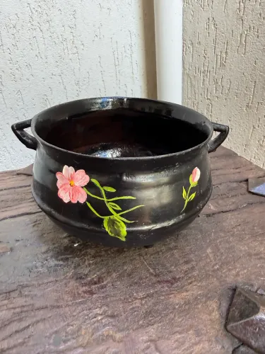Panela antiga pequena decorada