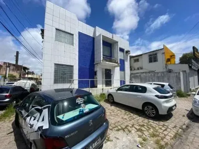 Prédio Comercial com 07 salas - Ao lado Banco Itaú Farol