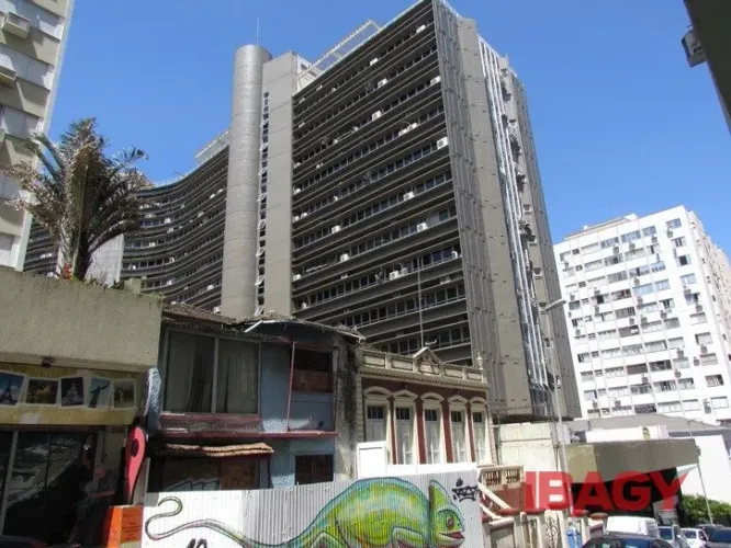 Oportunidade! Salas/Conjuntos em Centro - Florianópolis