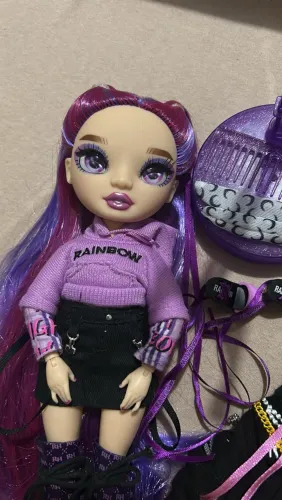 Rainbow high Emi Vanda completa.