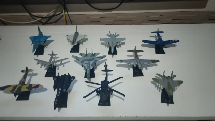 Miniaturas de aviões Maisto 