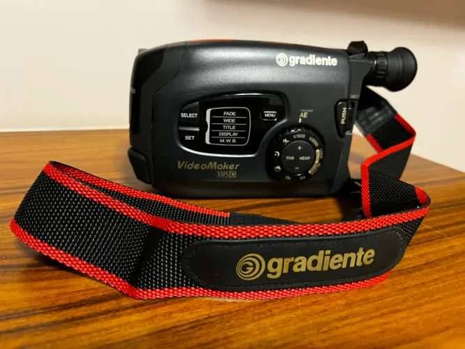 Câmera VHS-C Gradiente videomaker GCP 165CR