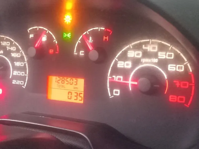 Fiat Punto Attractive 1.4 Fire Flex 8V 5P 2011