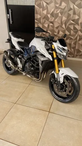 Suzuki GSR 759 Moto reservada 