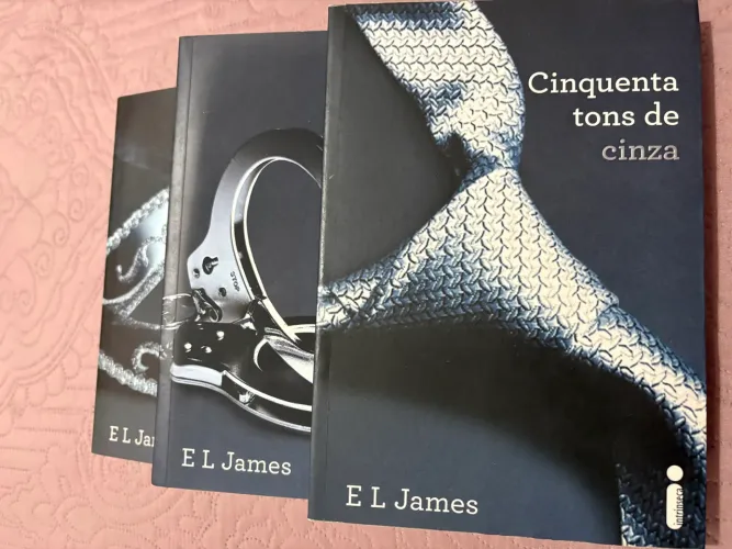 Cinquenta tons de cinza (trilogia
