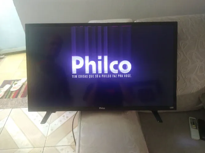 TV 28 Polegadas Philco 4K SMART com defeito