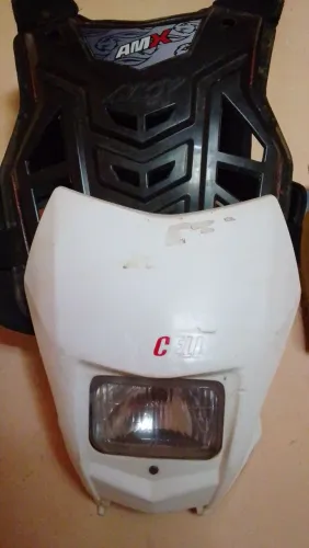 Vende-se farol de crf230