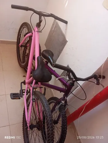 Vende-se  bicicletas usada mais conservada apenas com uma manete quebrada 