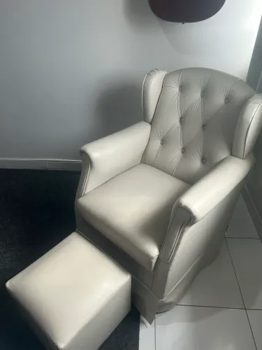 POLTRONA DE AMAMENTAÇÃO