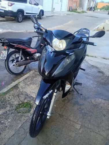 Moto bem conservada só pegar e rodar