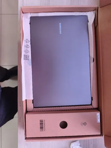Notebook Samsung Galaxy Book4 Core i5 | 16GB RAM | 512GB SSD ? Estado de Novo!