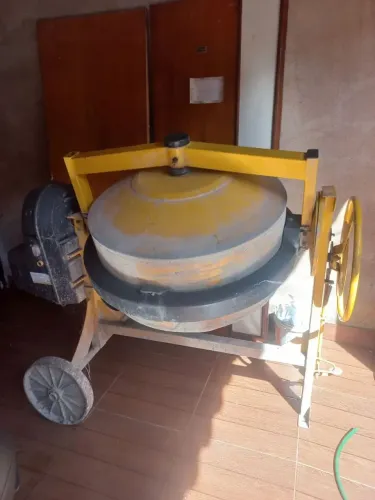 Vendo minha betoneira 400 litros melhor marca