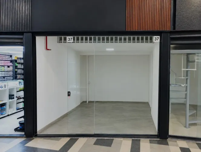 Loja em galeria na Rua Vinte e Quatro de Maio, 439 - Loja 37 26 m²