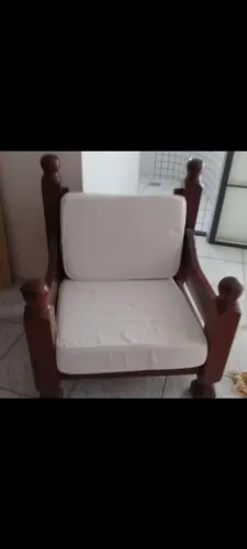 Poltrona de madeira mogno *só hoje*