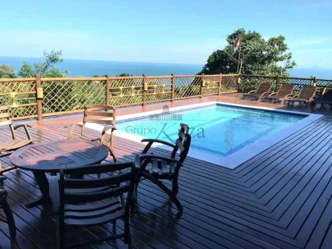 Casa em Condomínio - Ilhabela - 6 Suítes - 335m².