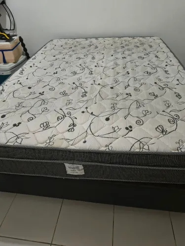 Cama de Casal Box Praticamente Nova + Colchão Macio