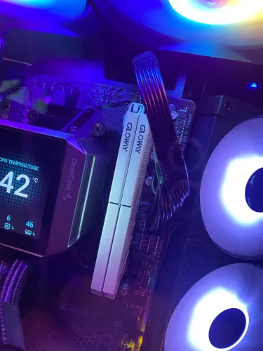 Memória RAM Gloway DDR4 16GB (2x8GB) 3600MHz Branca - Perfeito Estado